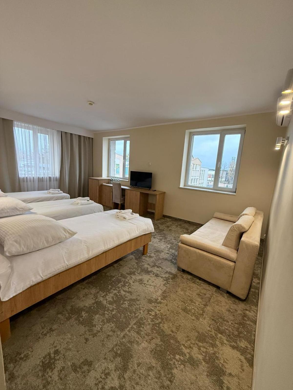 Hotel Tm Радом Екстериор снимка